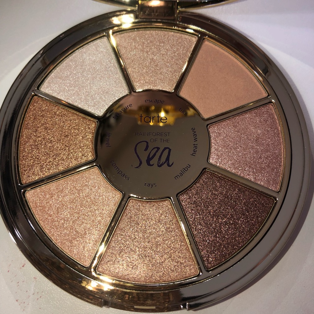 Neutral eyeshadow palette
